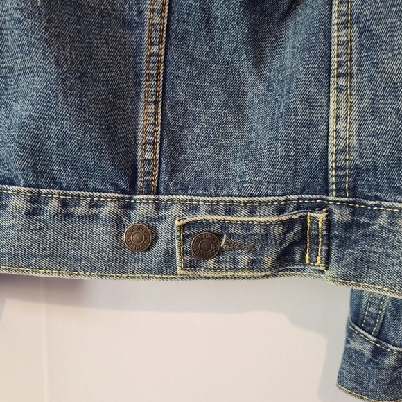 786. Levi's unisex blue, button down jean jacket w/ 4 pockets, size M - Picture 6 of 8